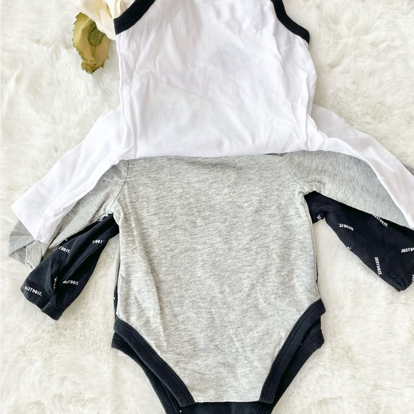 NWT NIKE 3PK LOGO BODYSUITS (onesies) with logo & “JUST DO IT” Blk, grey, white - Picture 5 of 5